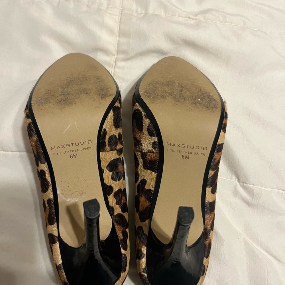 Max studio animal print pumps